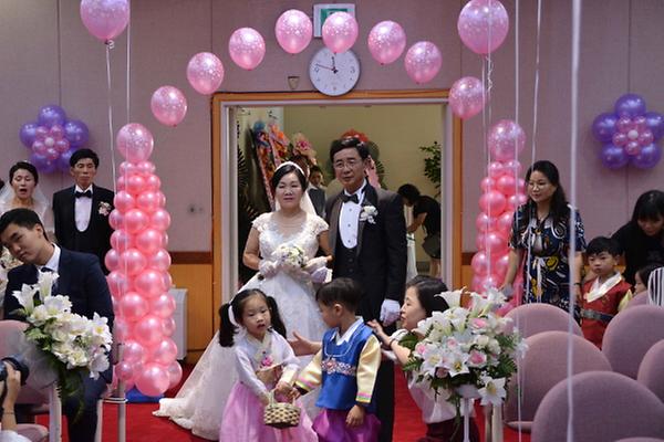 공유문화 정착을 위한 「북한 이탈주민 합동 결혼식」 운영2